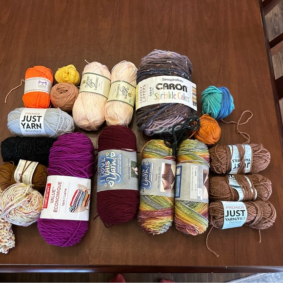 Large Yarn Lot - Picture 8 of 11